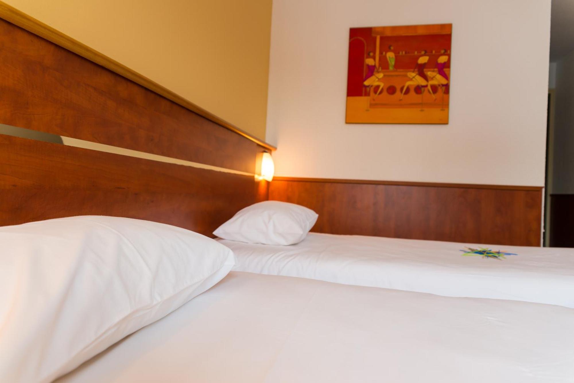 Brit Hotel Rennes Cesson エクステリア 写真